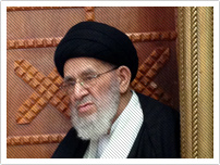 في حرم الامام الحسين قبل إقامة صلاة المغرب